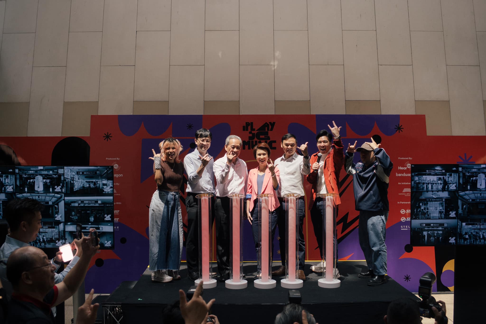 Wide shot of Ms Low Yen Ling posing for a photo with musicians and stakeholders from NAC, SMRT and Bandwagon
